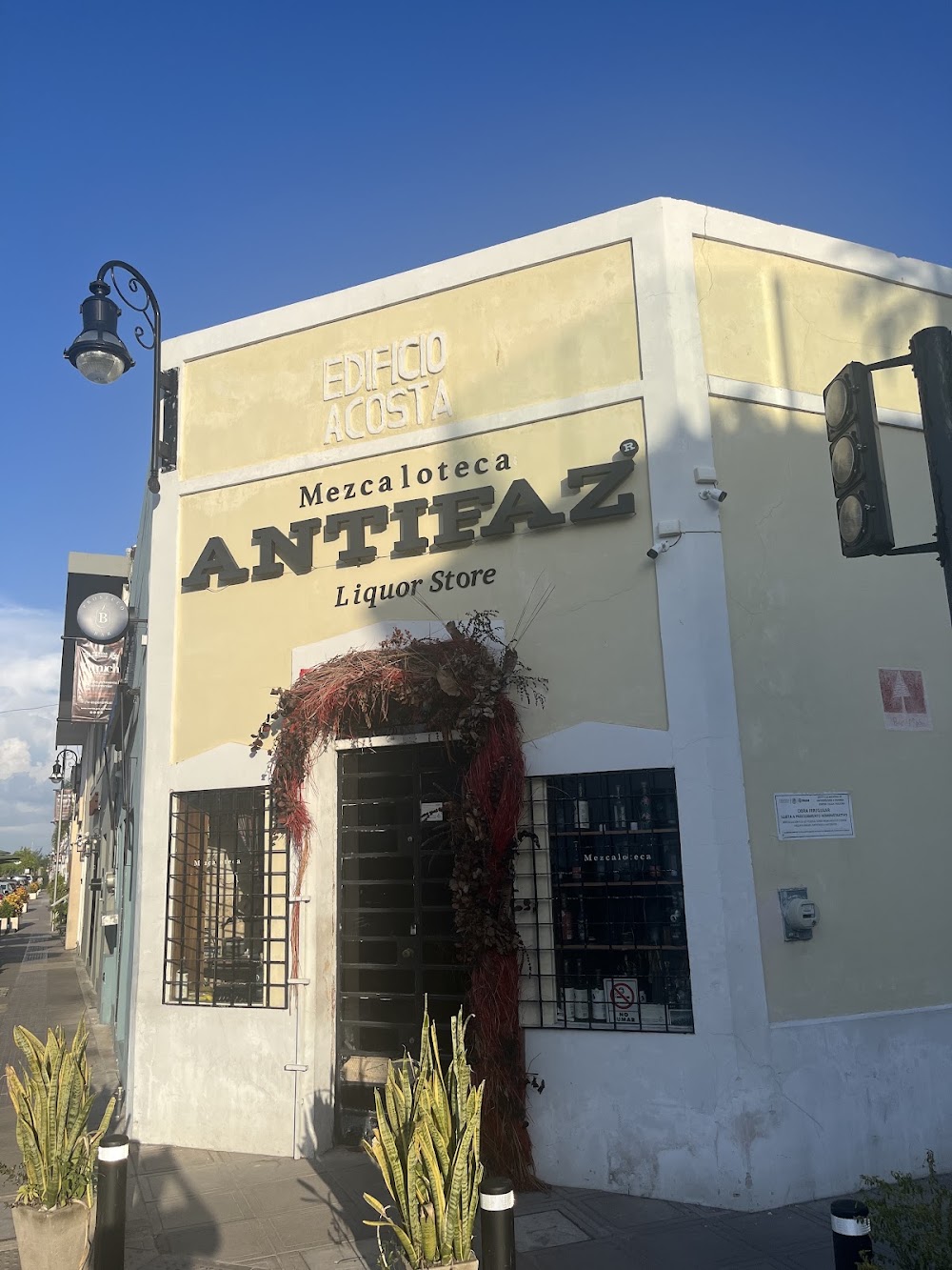 Mezcalería Antifaz