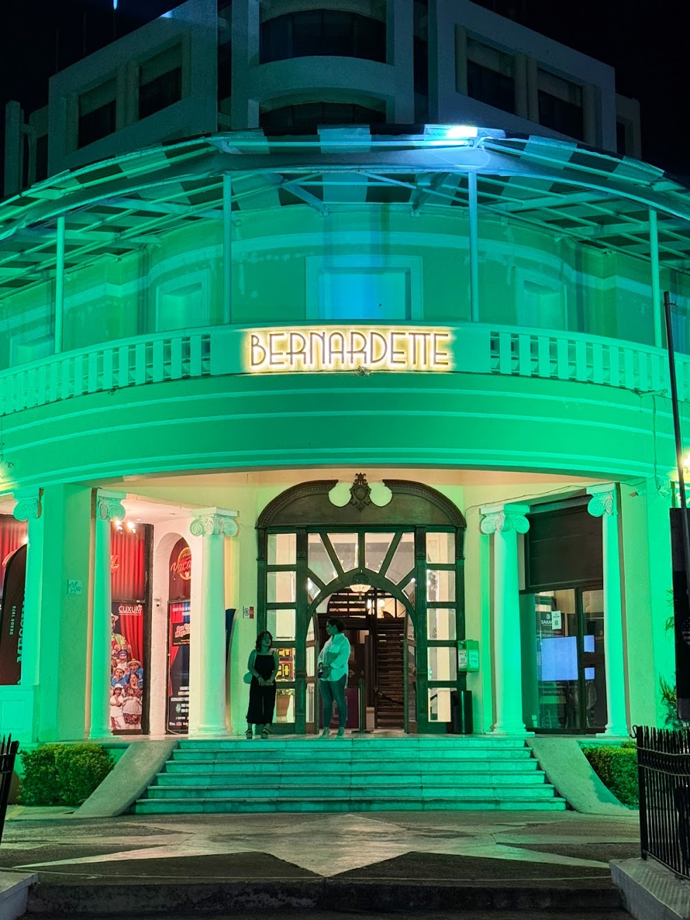 Bernardette Show Bar