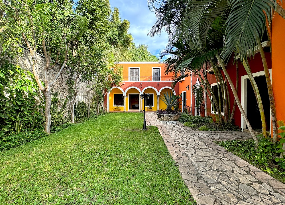 Art 64 Guest House