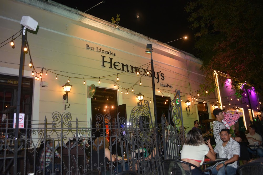 Hennessys Irish Pub
