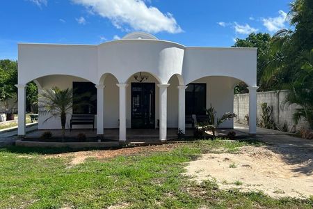 Casa en renta sin muebles en privada en Cholul