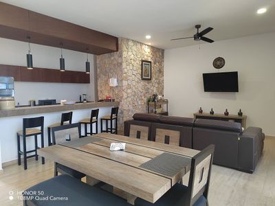 TOWNHOUSE AMUEBLADO CON ALBERCA EN TEMOZÓN NORTE