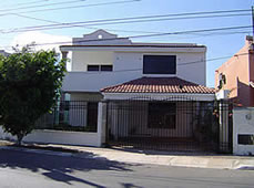 Casa en renta de 3 habitaciones y 2 ½ baños, cerca de la Gran Plaza. Más información →