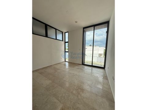 RENTA DE OFICINAS EN MONTEBELLO CON ESTACIONAMIENTO