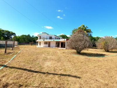 Terreno con construcción en cholul