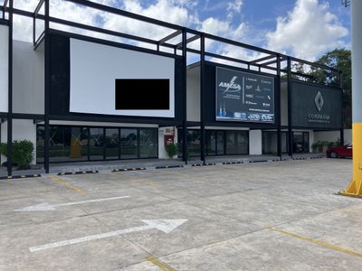 Local en Royal Plaza 378m2