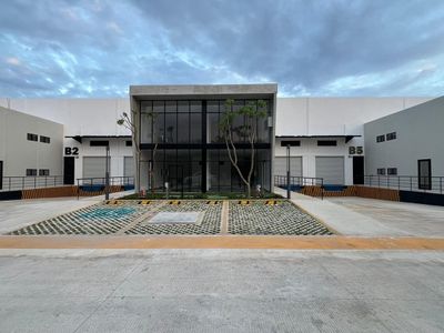 Bodegas Industriales en renta, en complejo Diamante, Umán, Mérida