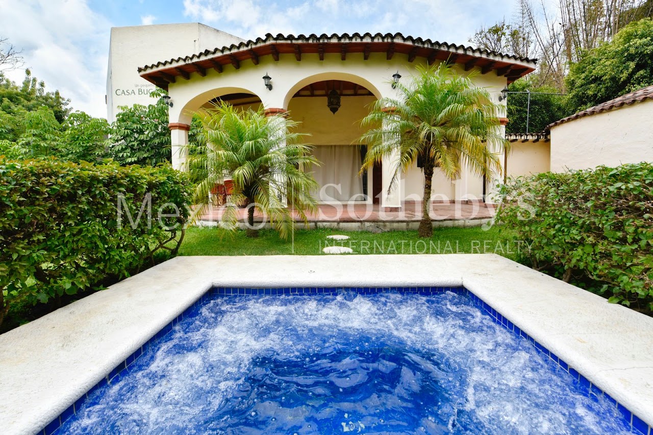 Casa Bugambilia