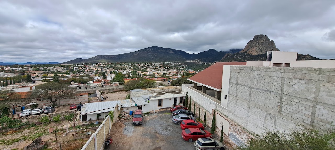 Posada Equinoccio, Bernal