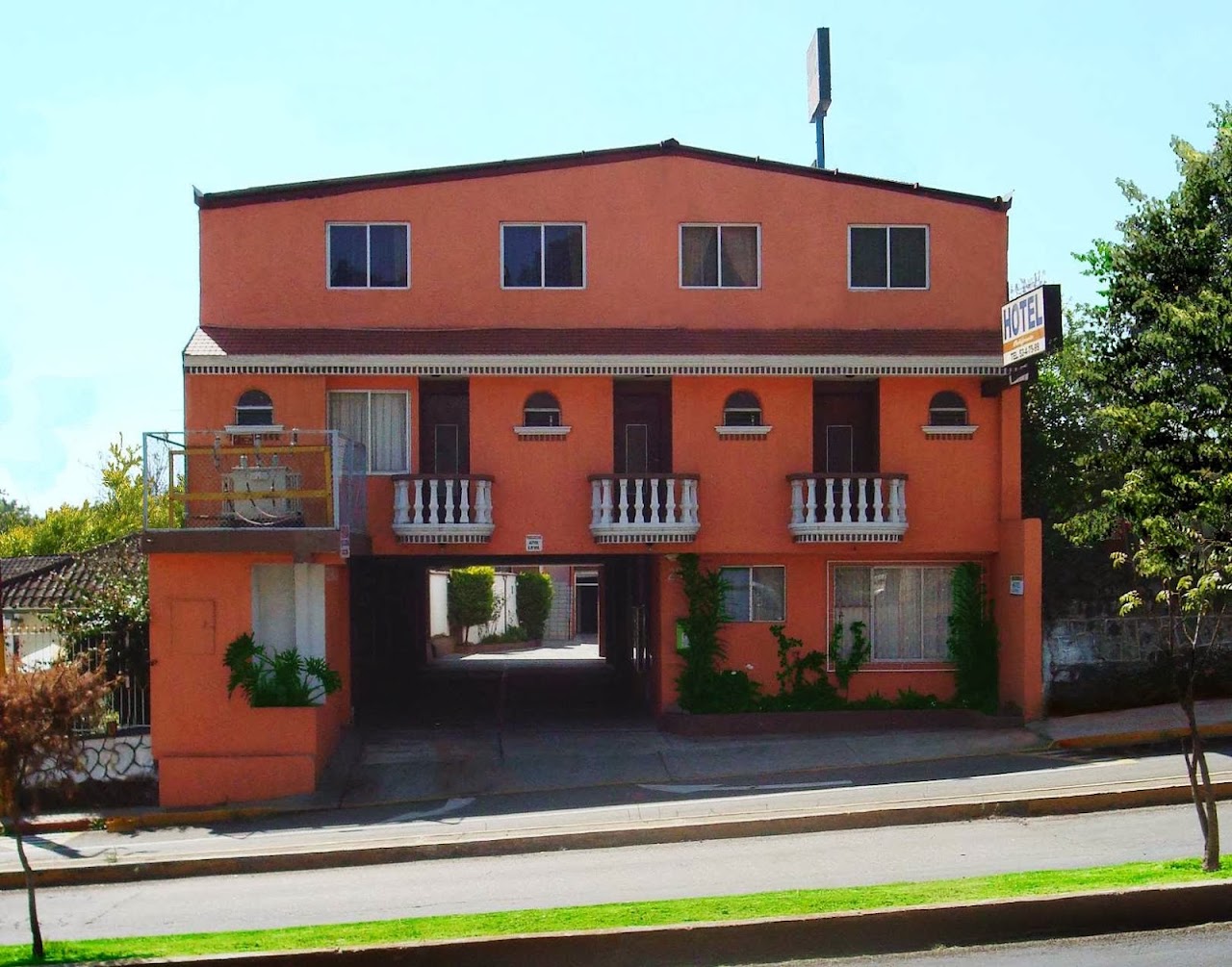Hotel California Uruapan