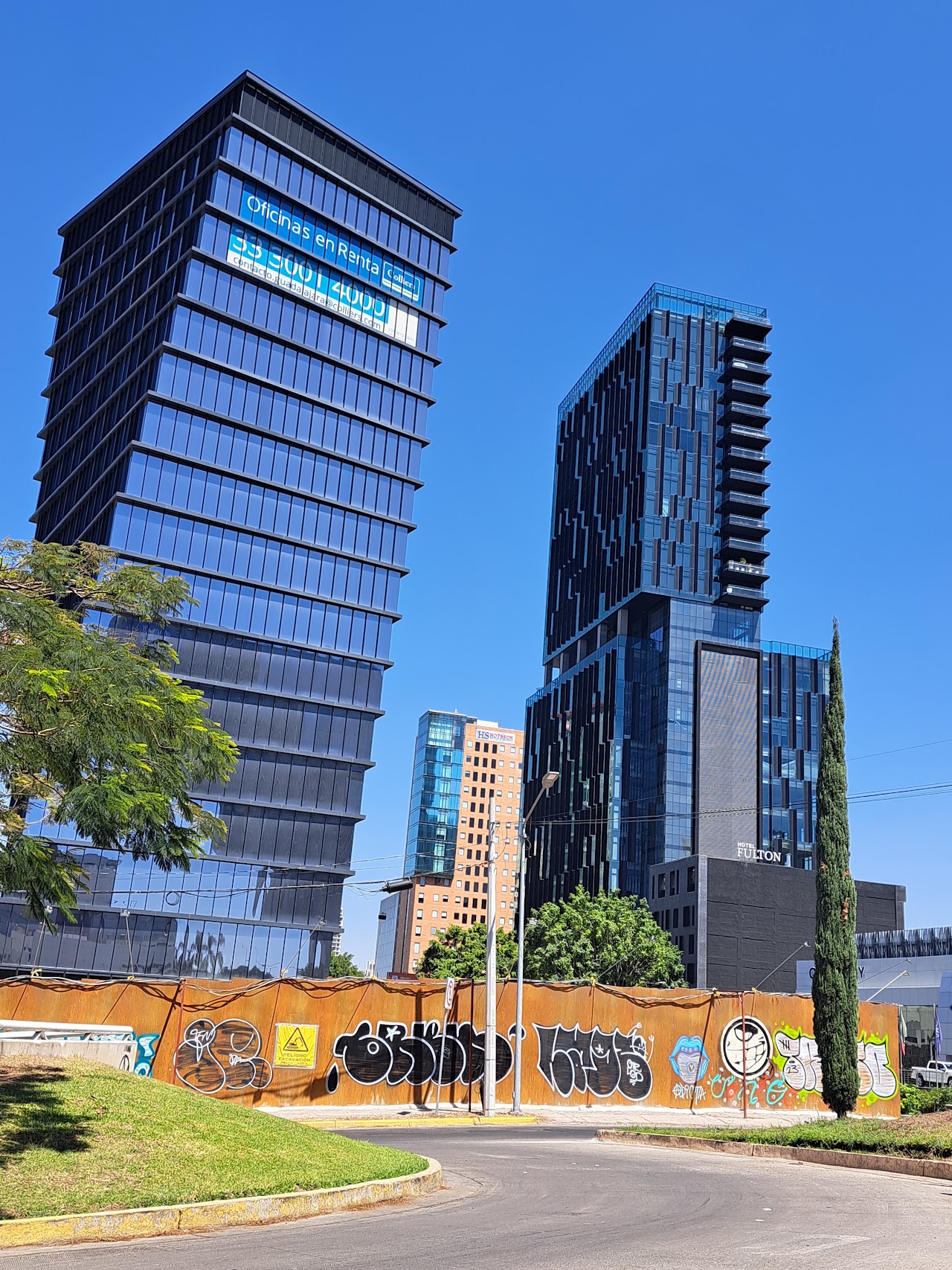 FULTON BUSINESS LUXURY HOTEL